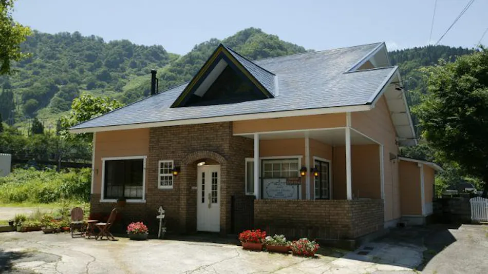 GUESTHOUSE CAFE&BAR UNILA