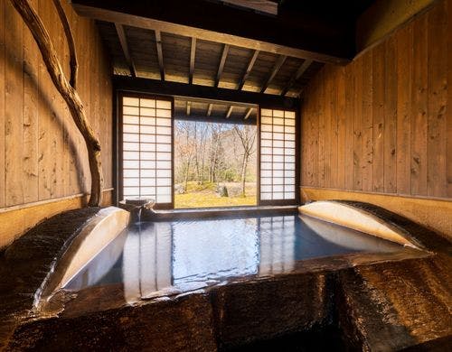 源泉かけ流し温泉の内風呂／一例