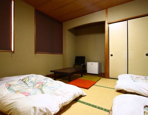 ＜8畳和室＞ お布団を3枚敷いたイメージ