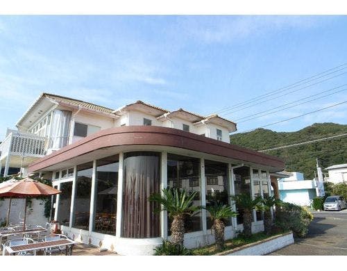 海の目の前、潮風が心地よいです。