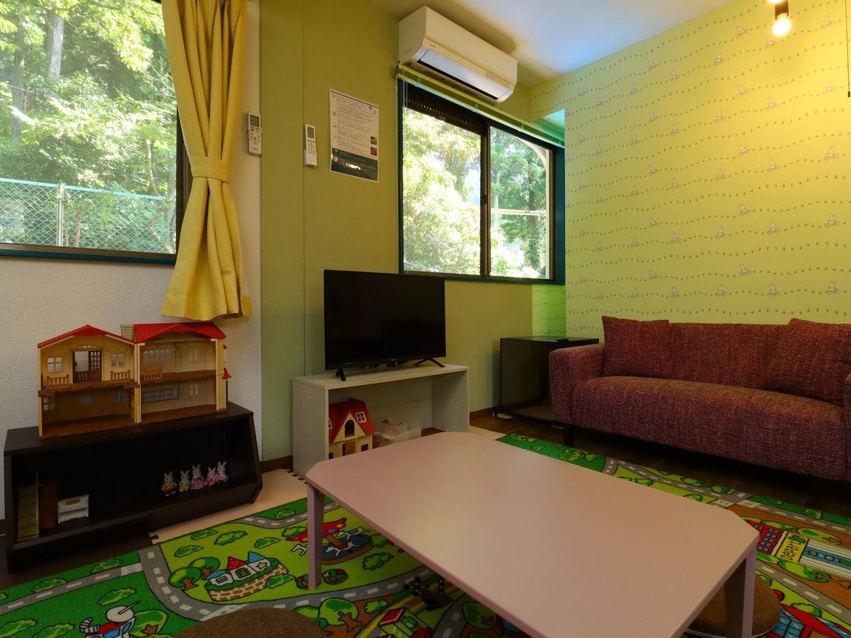 【ห้องพัก 6 คน พร้อมห้องน้ำและสุขาในตัว】