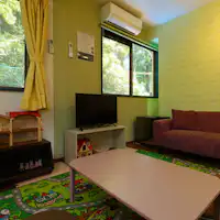 【ห้องพัก 6 คน พร้อมห้องน้ำและสุขาในตัว】