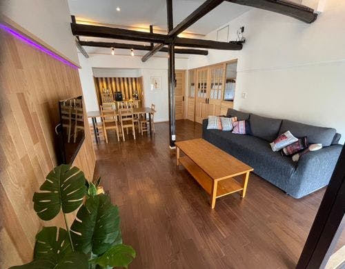 ロングソファでテレビ鑑賞