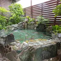 อ่างอาบน้ำกลางแจ้งบนดาดฟ้า