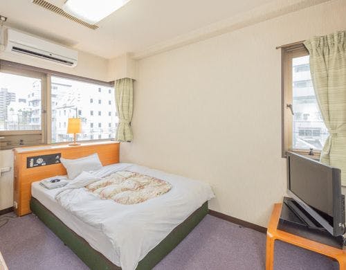 バス・トイレ付<BR>ベッドはセミダブルサイズ