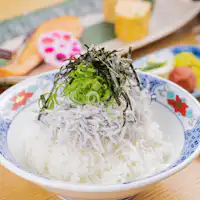 อาหารเช้าแบบญี่ปุ่นพร้อม 'ชิราสุ' ของขึ้นชื่อจากโคจิ