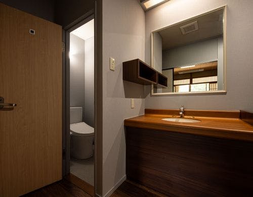 和室8畳のお部屋の洗面・トイレ
