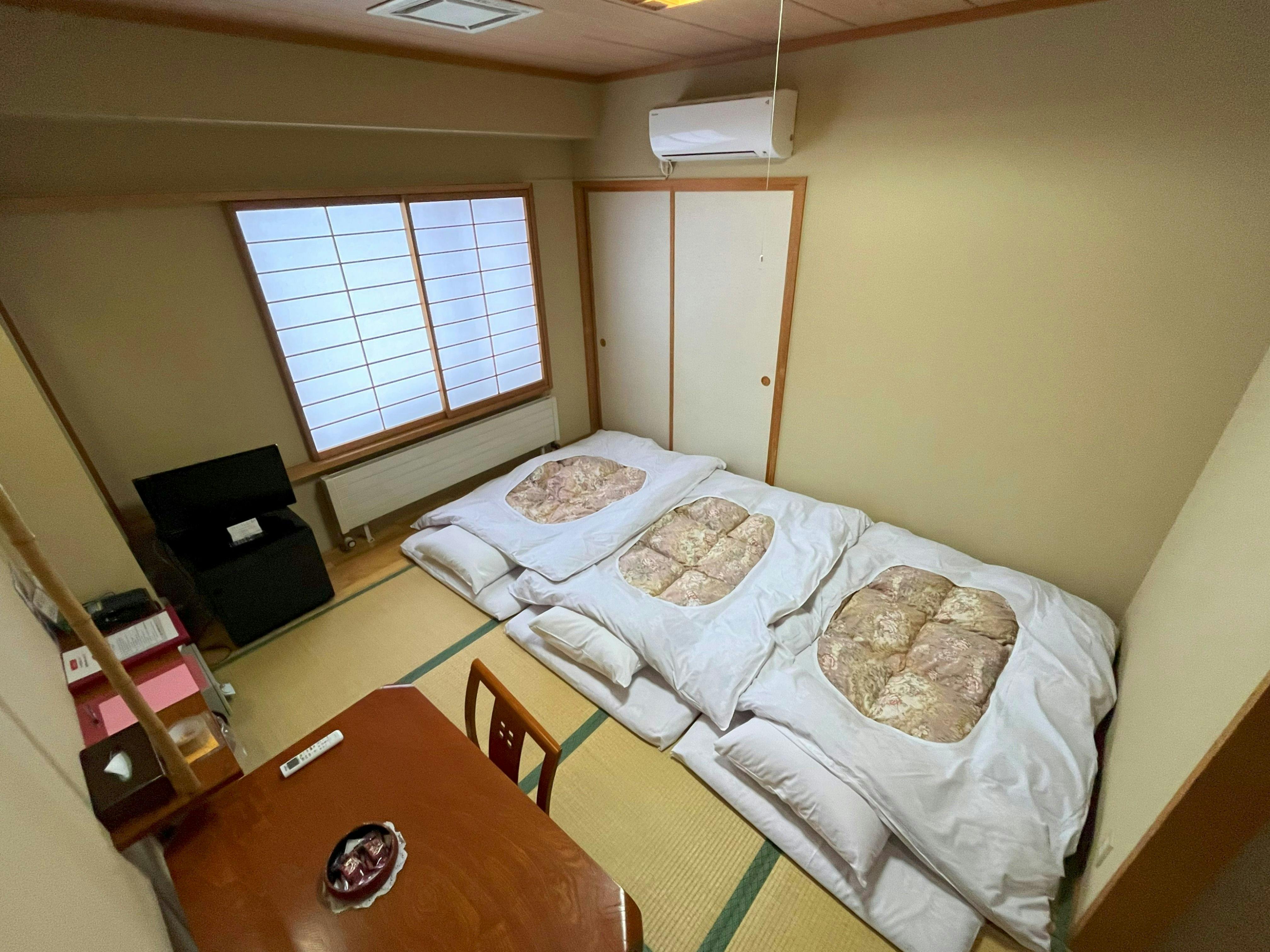 ที่นอนฟูก 3 ชุดในห้องสไตล์ญี่ปุ่น