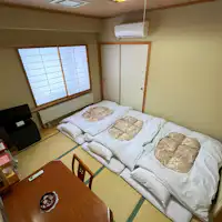 ที่นอนฟูก 3 ชุดในห้องสไตล์ญี่ปุ่น