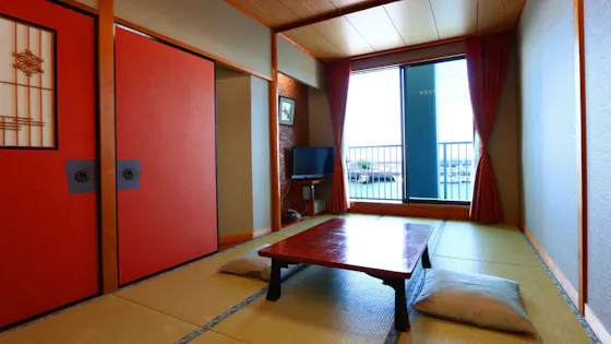 2~4명용 일본식 방 102호 (화장실 포함)