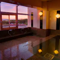 가장 아름다운 시간대의 대중 목욕탕.