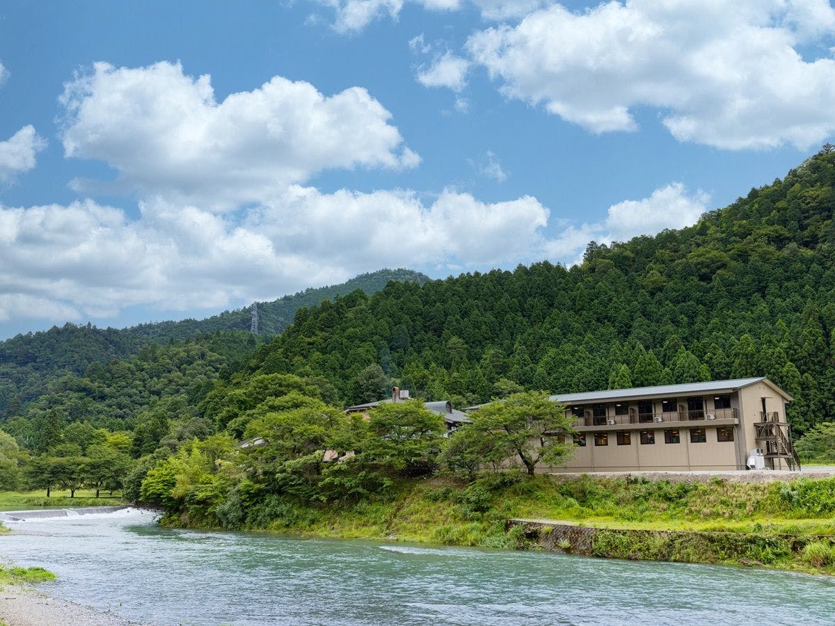 *Bangunan baru: Luaran