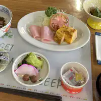 อาหารเช้าที่อิ่มอร่อย.