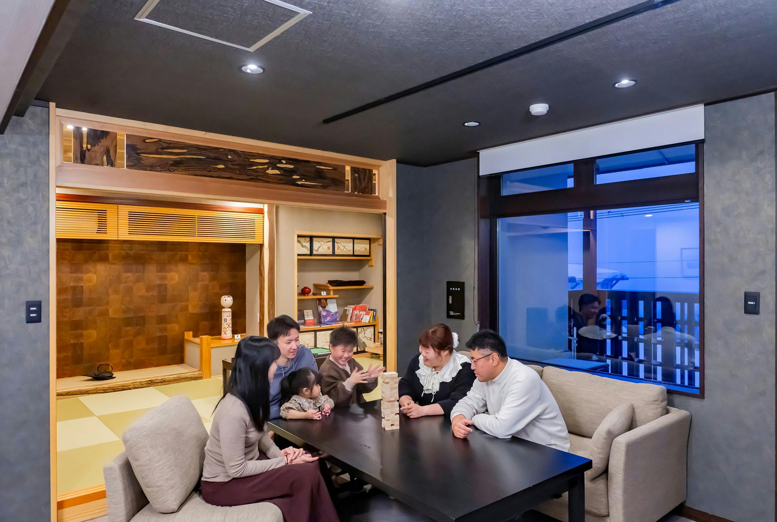 พื้นที่นั่งเล่นบนชั้น 2 สำหรับใช้เวลาร่วมกันอย่างอบอุ่นกับครอบครัว