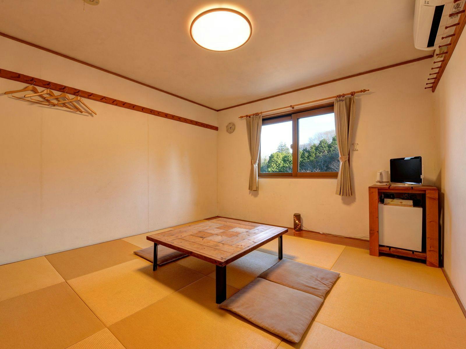 *ห้องพัก (ห้องสไตล์ญี่ปุ่น 10 เสื่อทาทามิ)