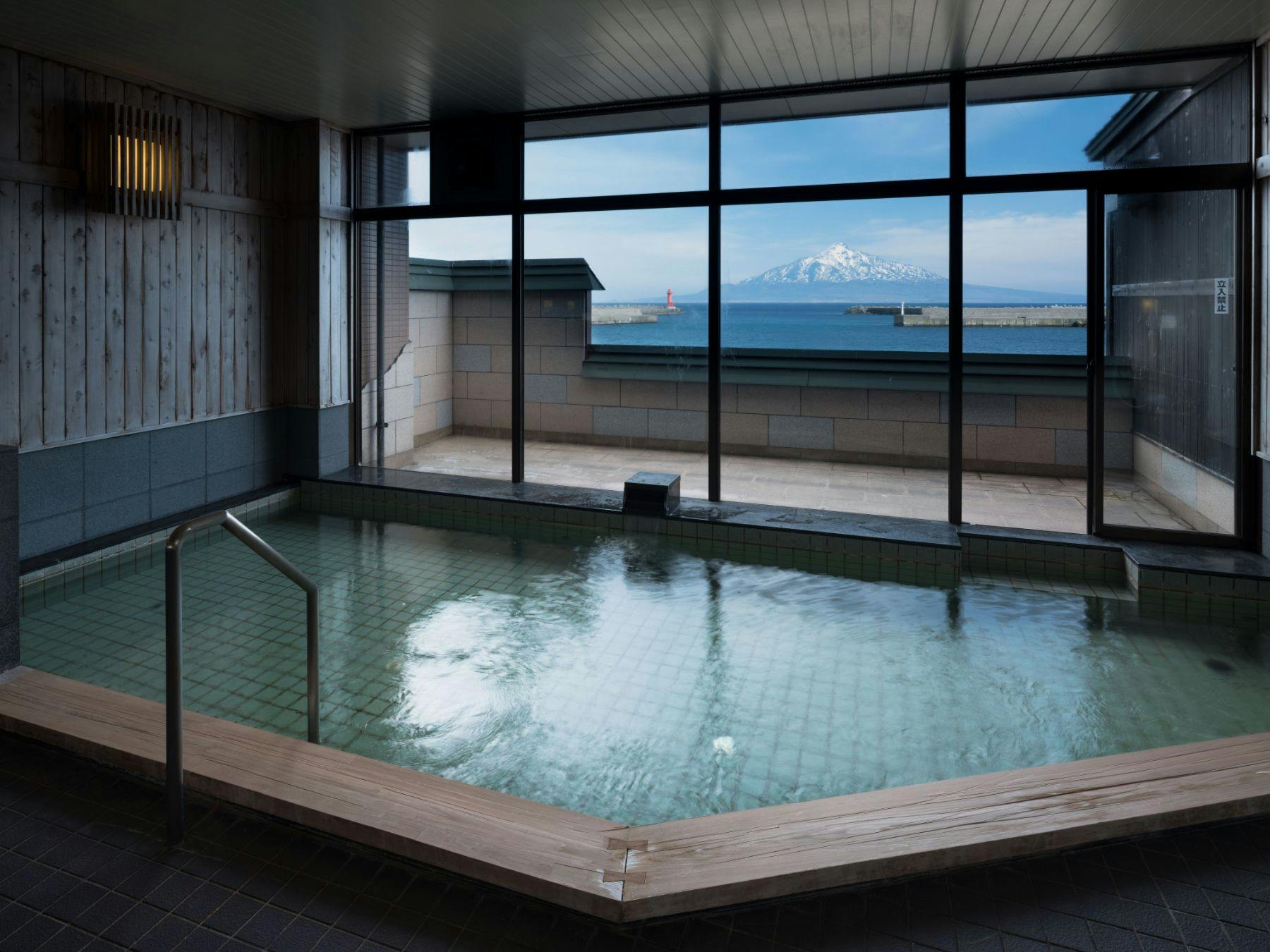 리시리 후지산을 조망할 수 있는 대욕장