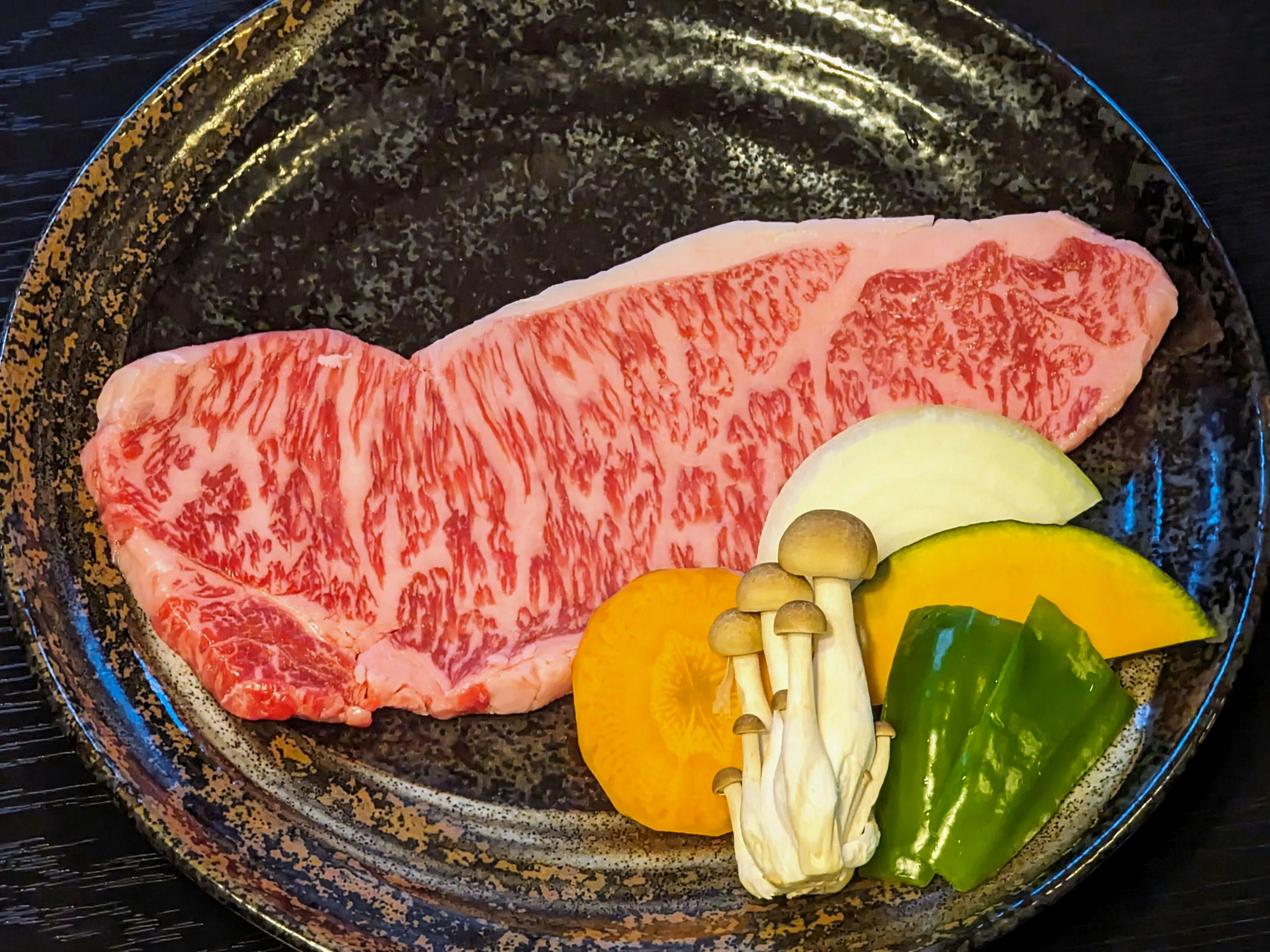 Sirloin Wagyu Oita gred A4 atau lebih tinggi