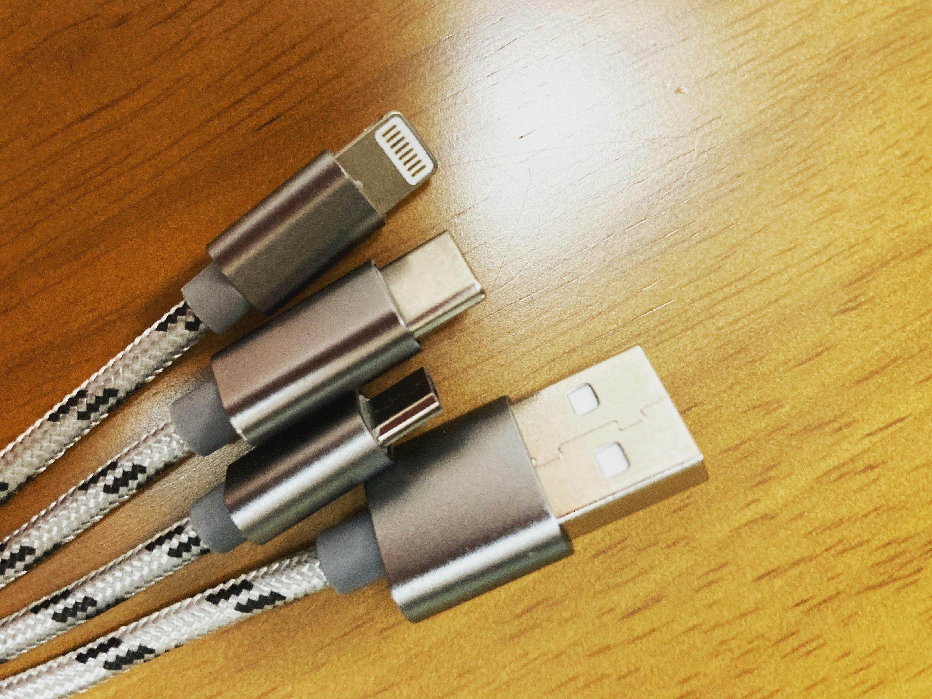 สาย USB เป็นต้น