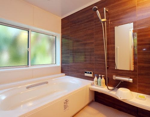 共同のバスルームは貸切制