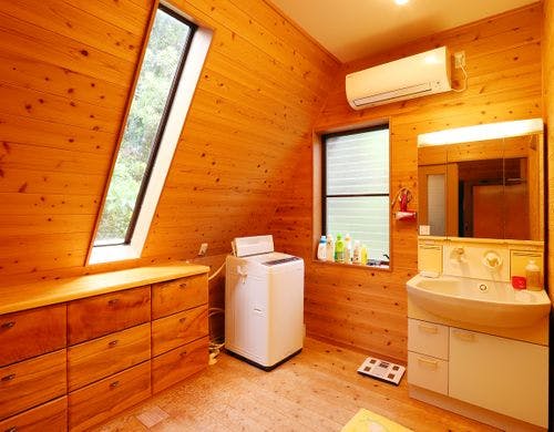 脱衣所には洗濯機も