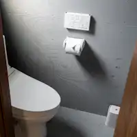 ห้องน้ำพร้อมฝักบัวน้ำอุ่นภายในวิลล่า