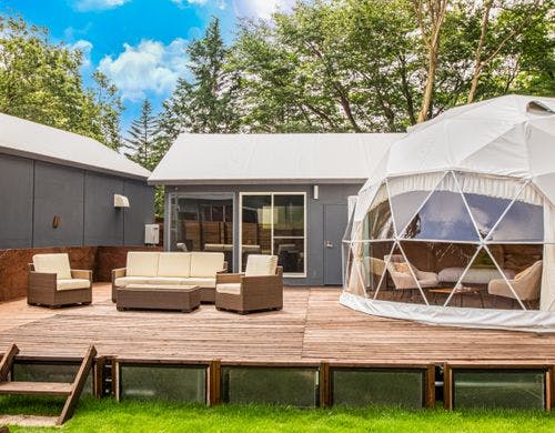 ドームテントと水回り棟（一例）