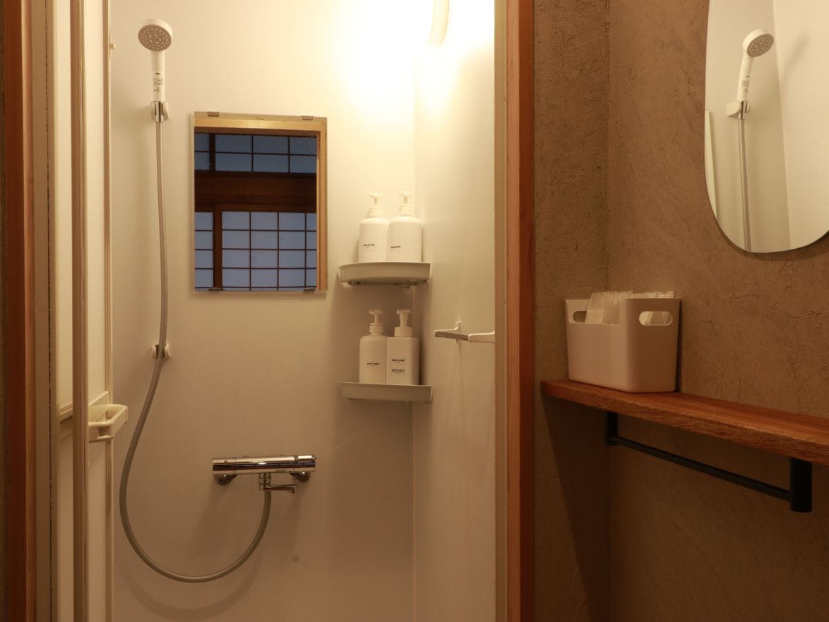 【공용 샤워룸】