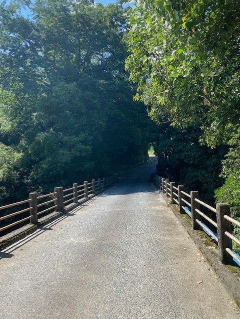 บริเวณรอบสิ่งอำนวยความสะดวก