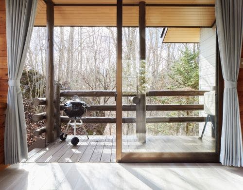 リビングから臨む北軽井沢の木々