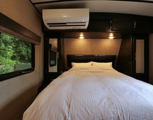 【トレーラーハウス】ベッド