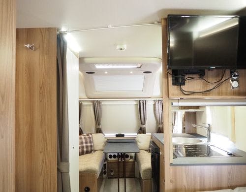 ベットからリビングを眺める