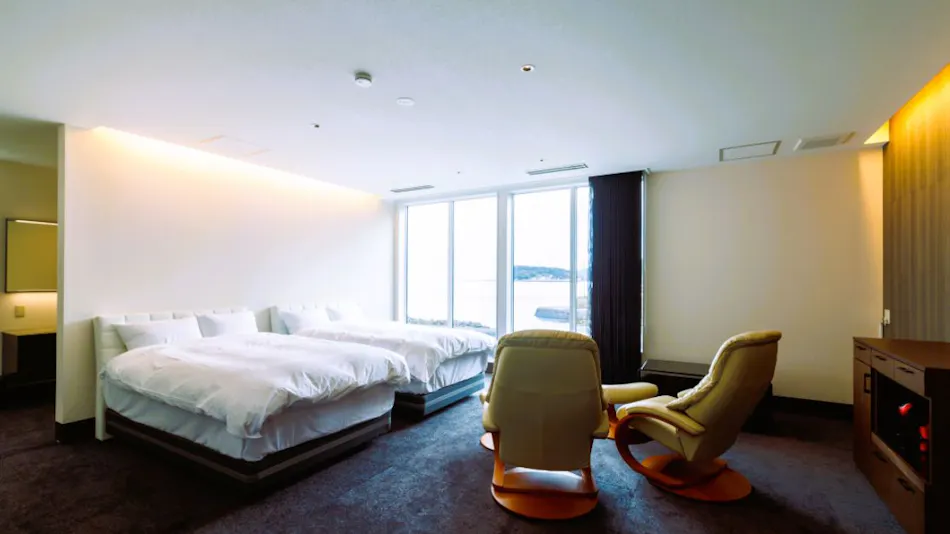 HOTEL 87r