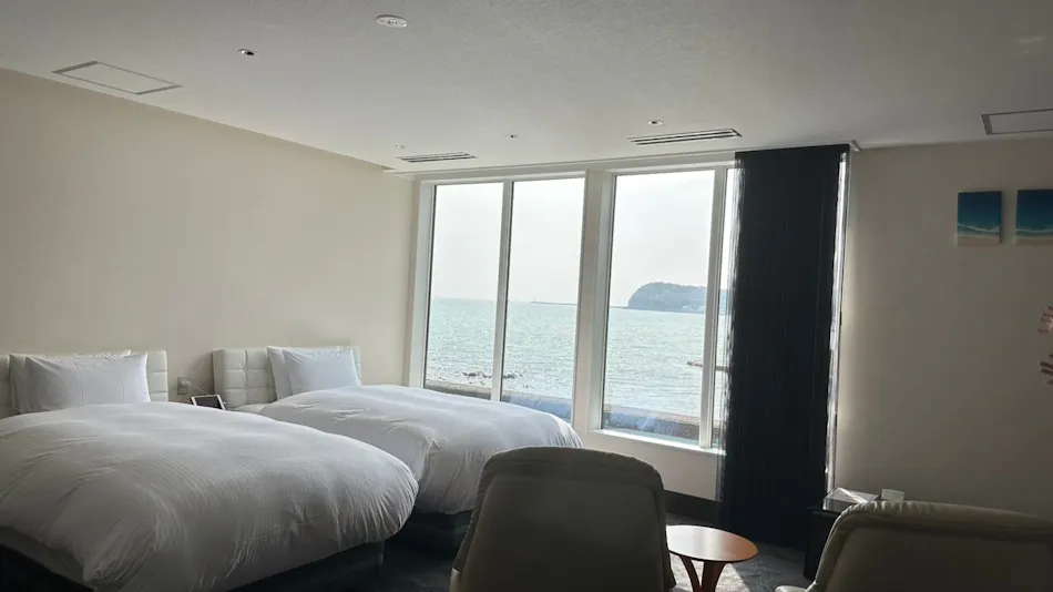 HOTEL 87r