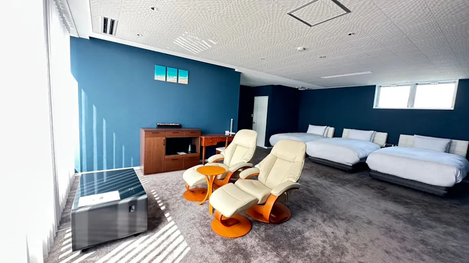 HOTEL 87r