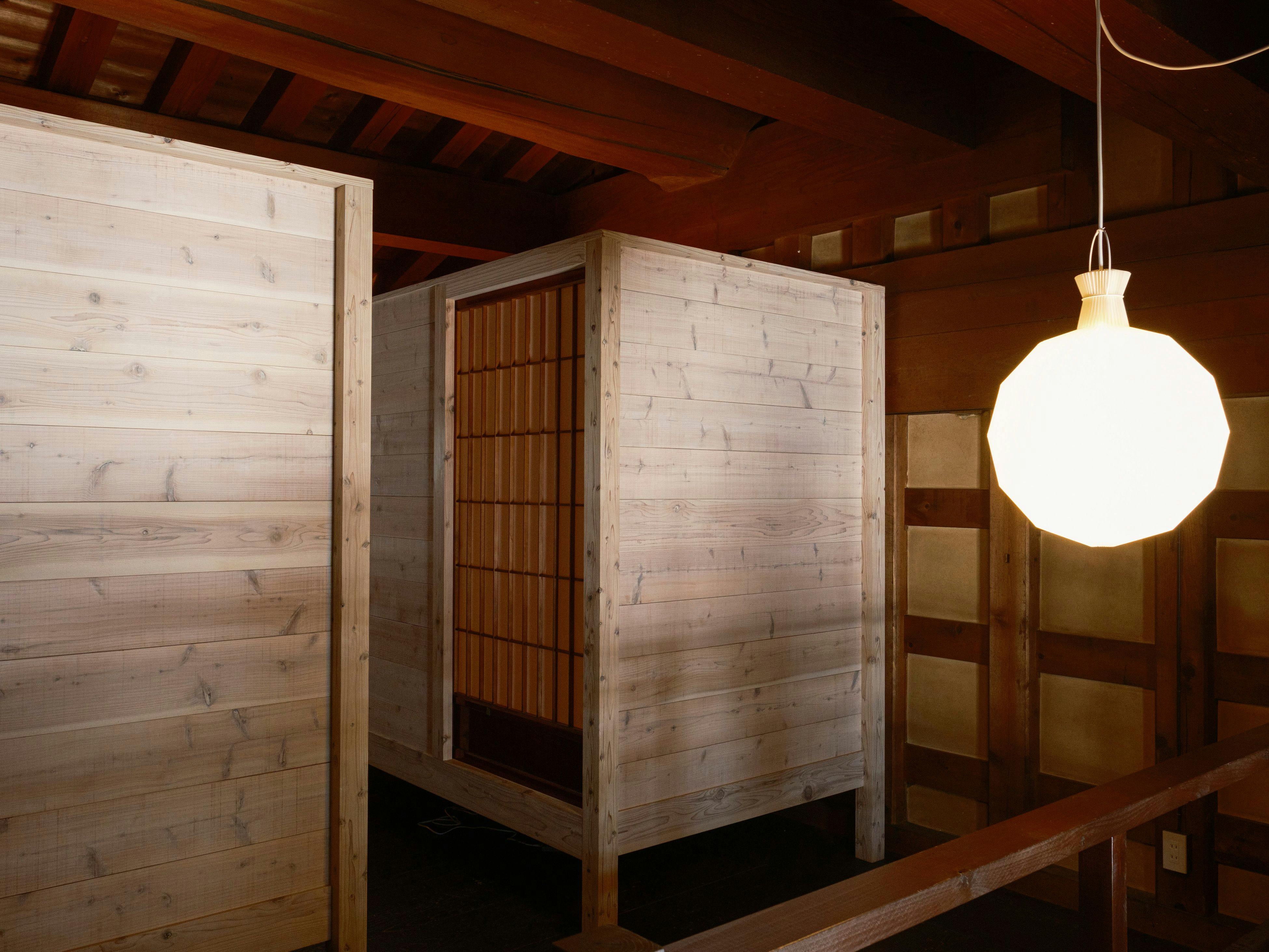 ห้องบ็อกซ์รูมพร้อมเตียงดีไซน์พิเศษยอดนิยม