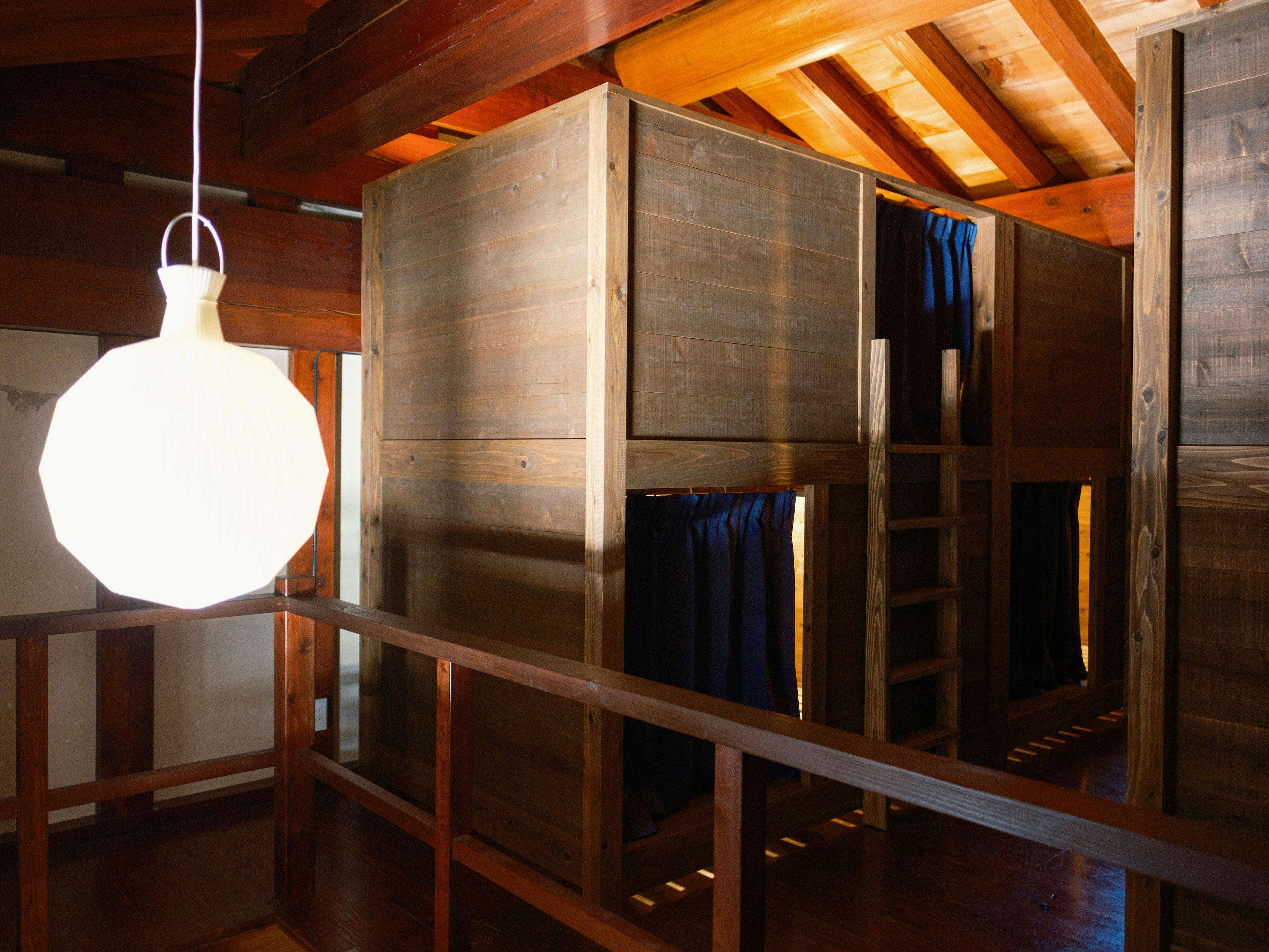 ห้องพักรวมพร้อมเตียงสองชั้นดีไซน์พิเศษที่ได้รับความนิยม