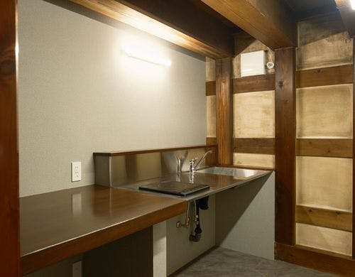 メゾネットルーム1Fにはミニキッチンを完備