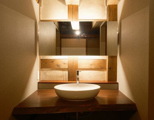 内蔵の趣を活かしたサニタリー