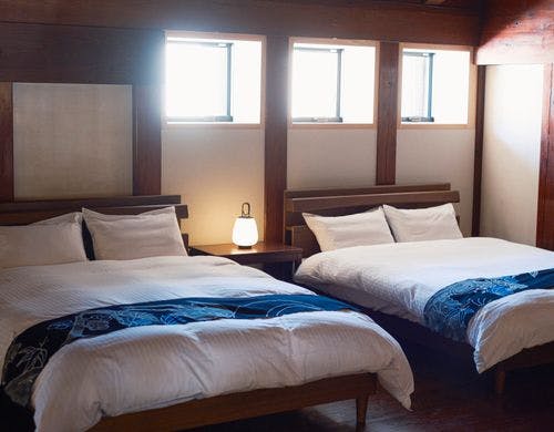 メゾネットルームには最高級ダブルベッド