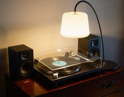 メゾネットルーム2Fにはレコードプレイヤー