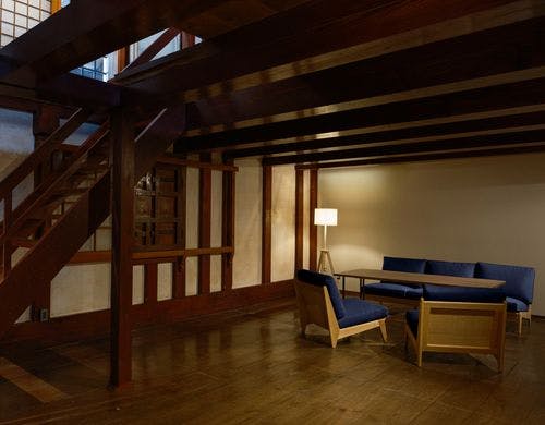 メゾネットルーム1Fのソファダイニング