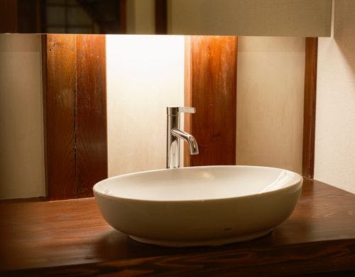 内蔵の趣を活かしたサニタリー