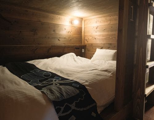 バンクルームの造作ベッド（セミダブル）