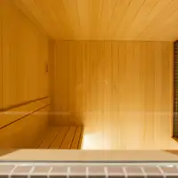 ห้องซาวน่าที่มีเสียงดนตรีประกอบของเทศกาลโอบ้งนิชิมาโอนาอิ