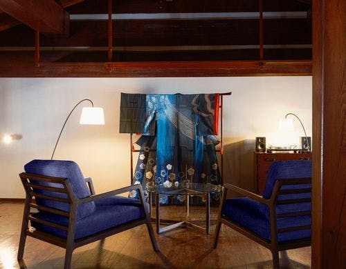 西馬音内盆踊りの衣装「藍染め浴衣」を展示