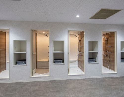 ◆男性用カプセルルーム：共同シャワー