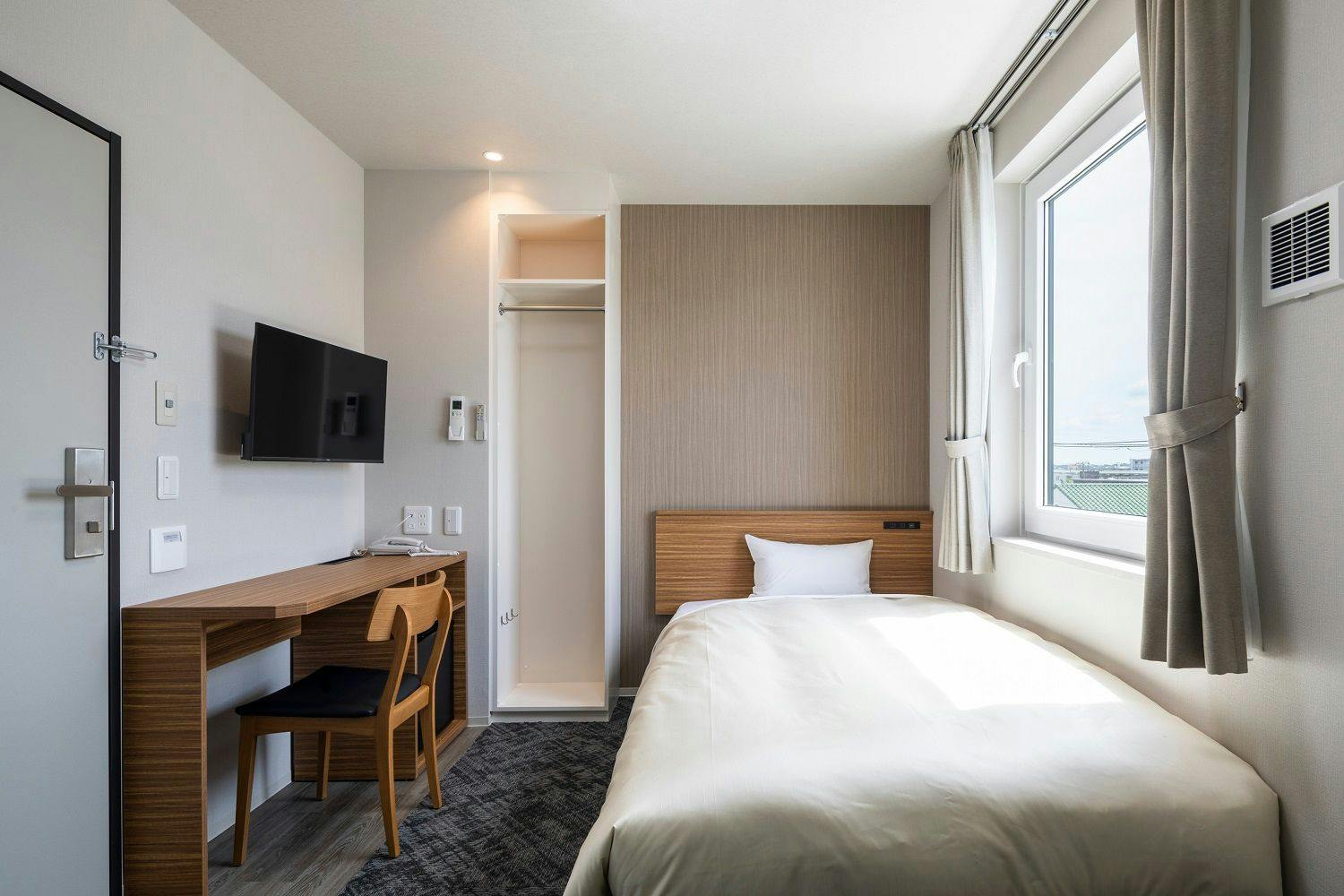 Around Up Garage Wheels Chiba Ichihara Store × Recommended Hotel