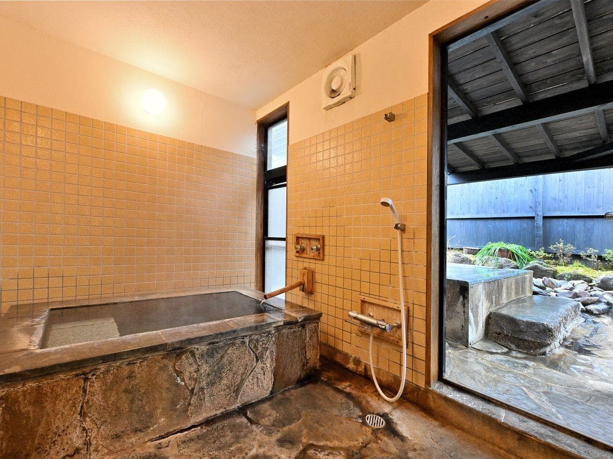 ซูพีเรียร์/ออนเซ็นกลางแจ้งและในร่ม