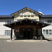 Pintu masuk dengan bendera Hinomaru berkibar