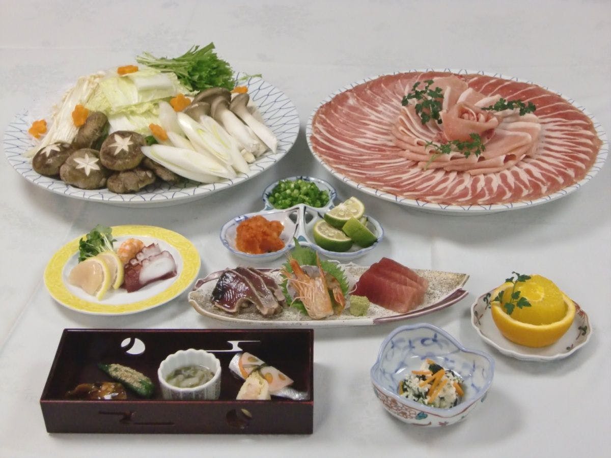 Malam mewah dengan kelezatan daging babi shabu-shabu yang melimpah.